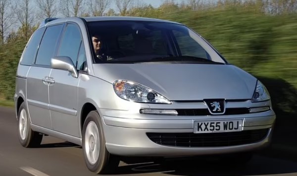 Успех: 46.1%

Като се има предвид написаното за Citroen C8 - не трябва да е огромна изненада, че сестринският модел на Peugeot също попада в списъка.

Някога беше популярен избор за таксиметрови и летищни услуги. Както и за големи семейства, нуждаещи се от много места за три или повече деца. Но бързо изчезна от пътищата. И може би мъките при ГТП е основната причина.